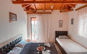 Farmhouse Qeparo